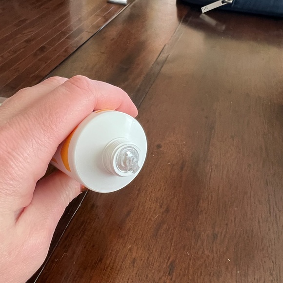 Perfectly Posh Skincare Beeautiful Hand Cream - Picture 2 of 2